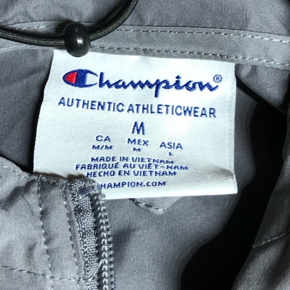 Champion wins resistant packable hoodie size M - Picture 3 of 3